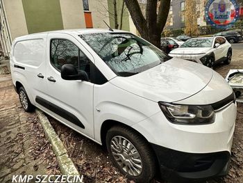 Szczecin: Poszedł z dziewczyną do jubilera i ukradł biżuterię