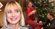 Joanna Moro krytykowana za odważne zdjęcie przy choince: "Co ma WYWALONY CYC wspólnego ze świętami?" (FOTO)