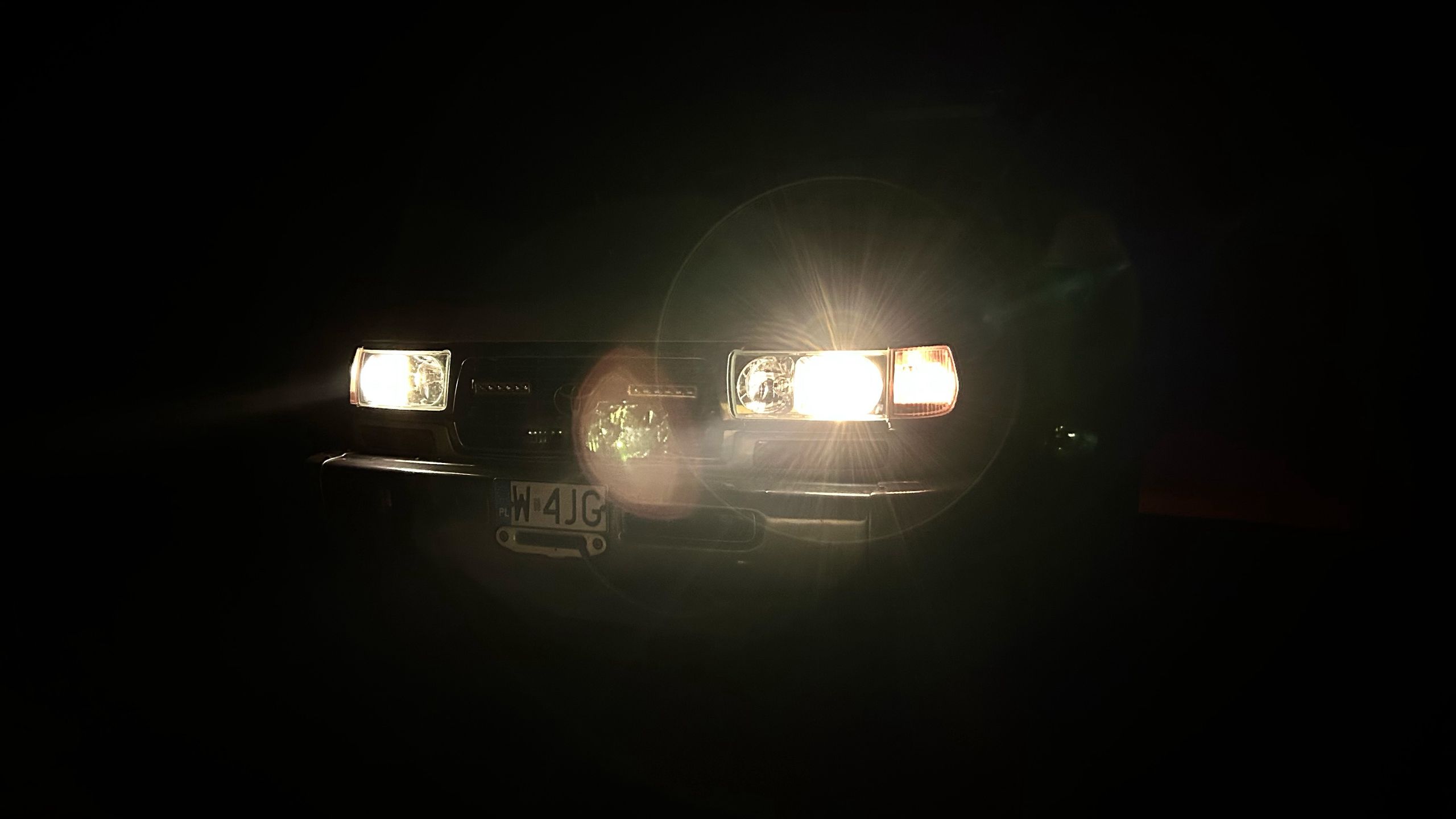 Retrofity LED Ultilon Classic pasują wizualnie do starego auta. 