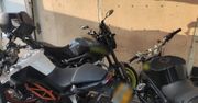Skradzione motocykle chowali w kurniku. Policja rozbiła gang recydywistów