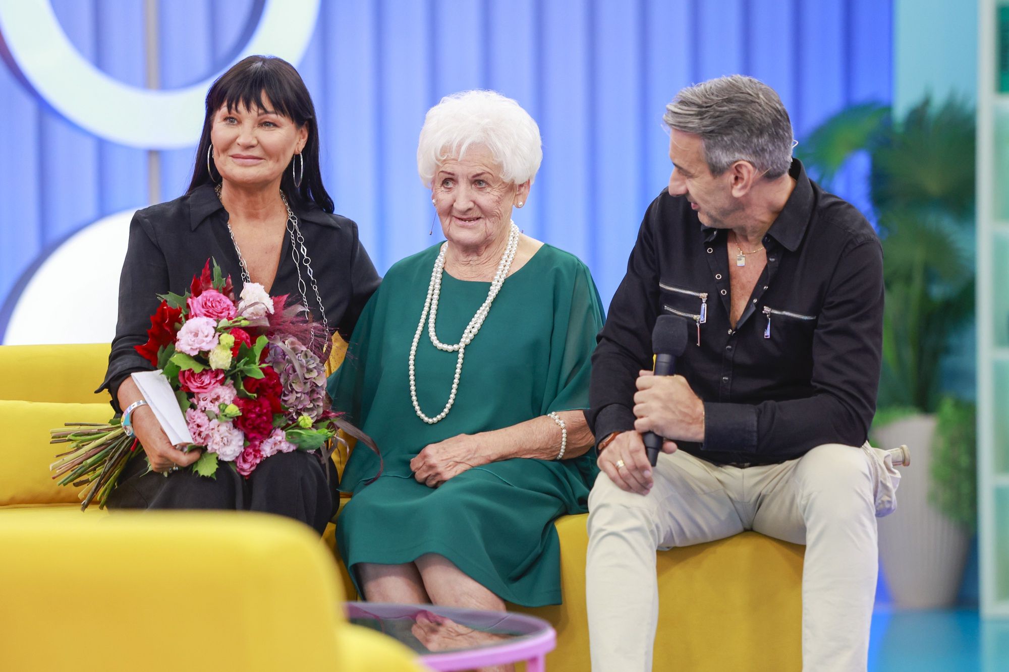 Iwona Pavlović z mamą i zięciem