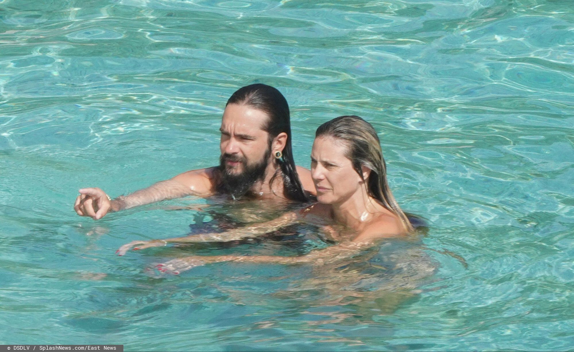 Heidi Klum topless i Tom Kaulitz wymieniają czułości podczas dnia na plaży