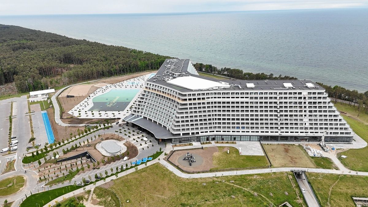 Hotel Gołębiewski w Pobierowieotwarty.