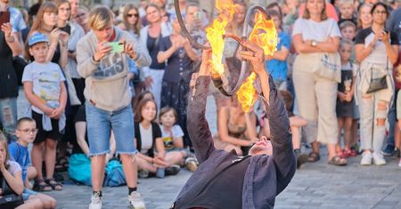 Carnaval Sztukmistrzów 2025 rusza w Lublinie! Uliczni artyści, slacklinerzy i magia nowego cyrku przez 4 dni pod chmurką
