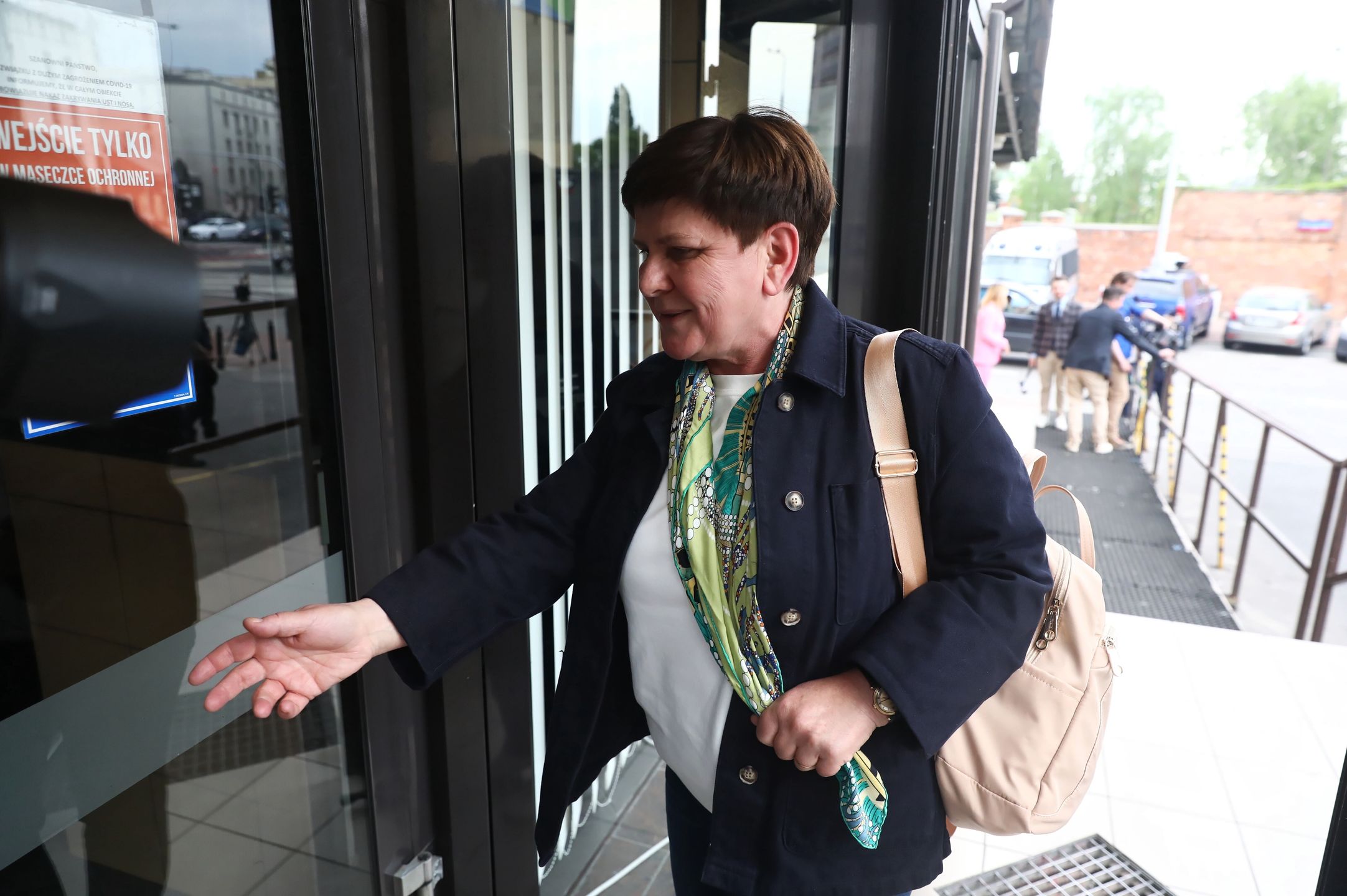 Warszawa, 11.05.2022. Europosłanka Beata Szydło w drodze na posiedzenie klubu parlamentarnego Prawa i Sprawiedliwości, 11 bm. przy ulicy Nowogrodzkiej w Warszawie. (amb) PAP/Tomasz Gzell