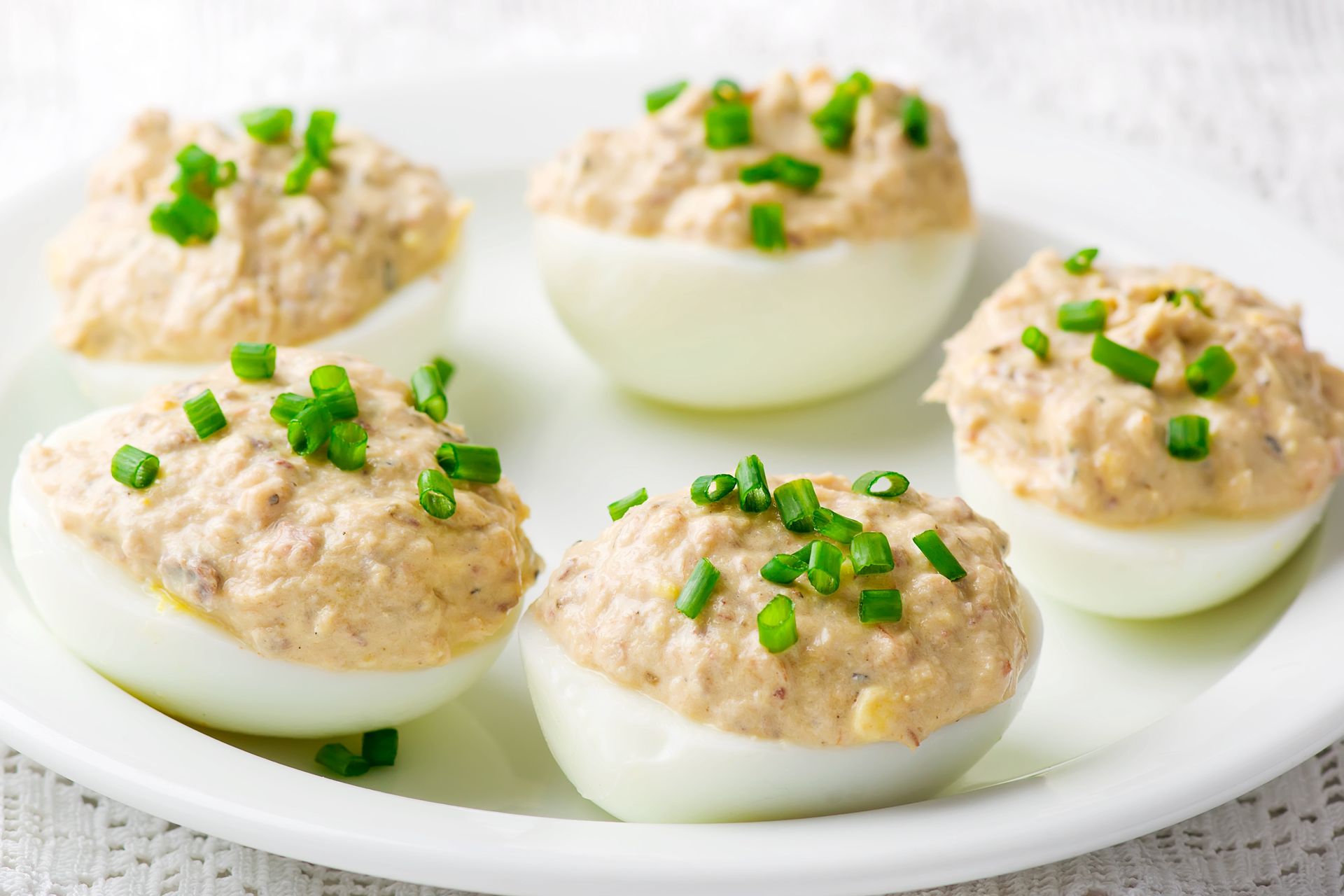 Robię śniadaniowy klasyk PRL-u i faszeruję nim jajka. Wychodzą 100 razy smaczniejsze niż w majonezie