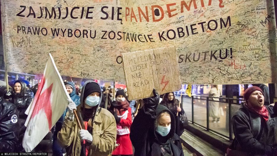 Sprawa dotyczyła wydarzeń na demonstracji z 2021 r. W 2020 r. orzeczeniem TK ograniczono prawo aborcyjne