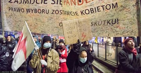 Wulgaryzmy na proteście. Prawomocna decyzja sądu ws. studentki