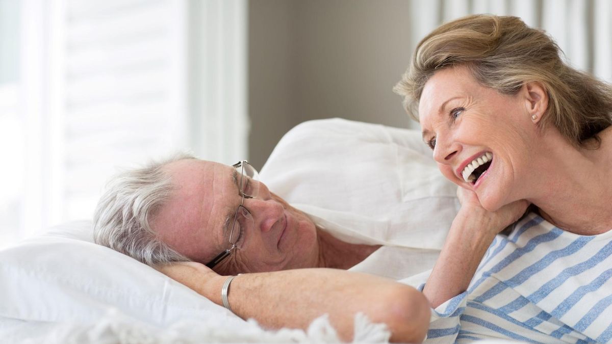 Aktywność seksualna na jesieni życia obarczona jest wieloma mitami i fałszywymi poglądami.