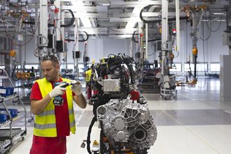 Rekord w cieniu wielkich cięć. Komunikat polskiej fabryki VW