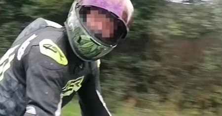 Atak wściekłego motocyklisty w Pomorskiem. Kierowca pokazał nagranie