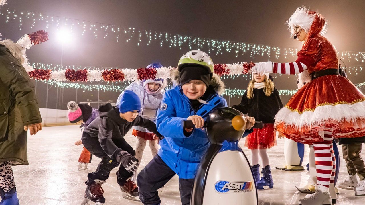 Wągrowiec: Otwarcie lodowiska przyciągnęło tłumy - Mikołajkowa zabawa na tafli