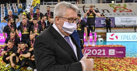 230 tysięcy, samochód i posada dla asystenta. Jak polityk PiS pracuje "bez wynagrodzenia"
