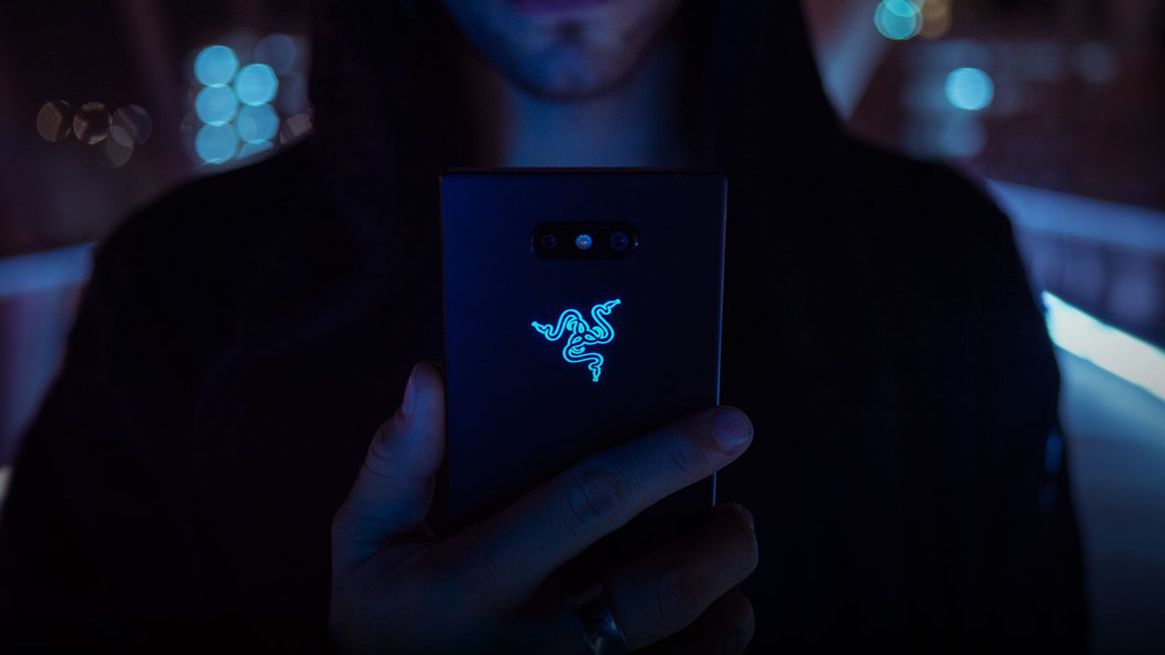 Razer Phone 2 oficjalnie. Jest szybszy, lepiej wykonany i ma podświetlenie Chroma 1