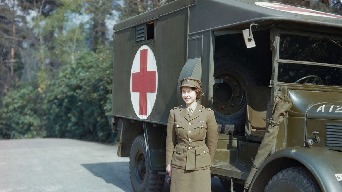 Księżniczka Elżbieta w służbi medycznej, kwiecień 1945 roku.