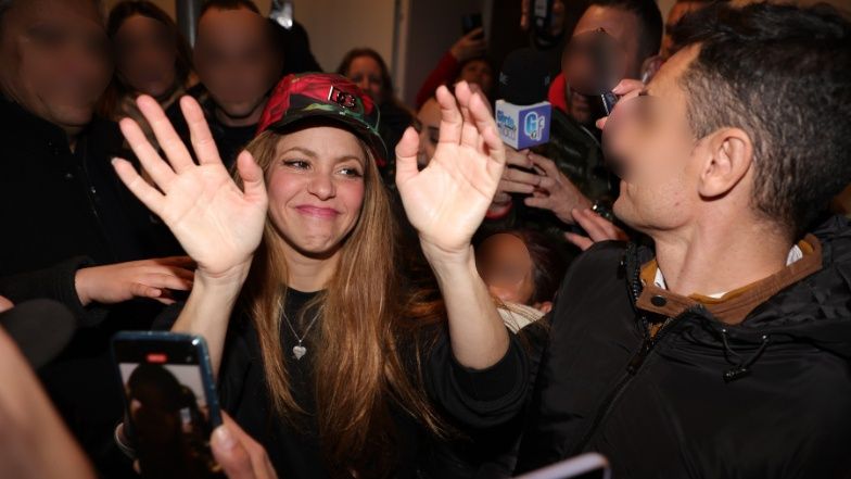 Shakira pozdrawia fanów z balkonu