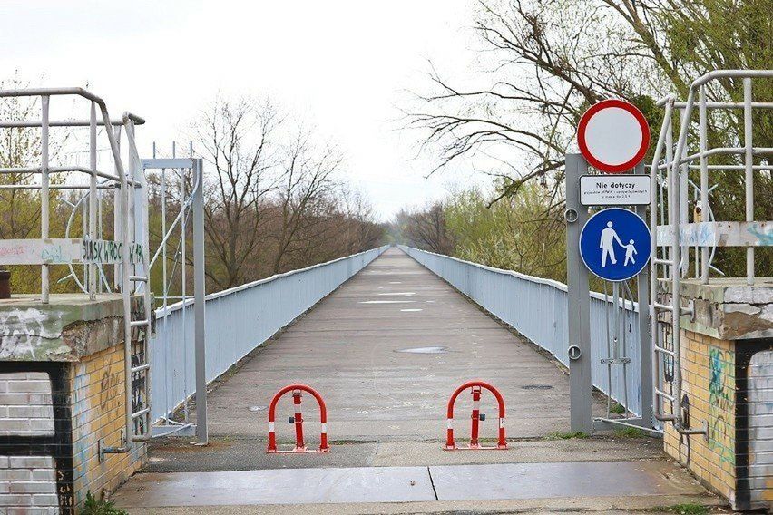 Lubicie długie spacery? Ten most tonie w zieleni. Zobaczcie zdjęcia z drona &gt;&gt;