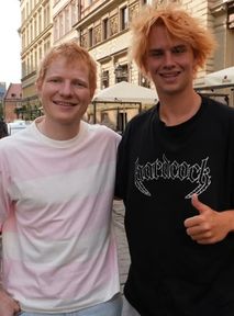 To się dzieje! Ed Sheeran nagrywa piosenkę z Łatwogangiem (wiemy kiedy)