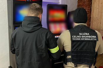 Skoordynowana akcja na Podkarpaciu i Lubelszczyźnie. Automaty, broń i narkotyki