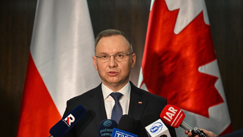 Edmonton, Kanada, 23.04.2024. Wizyta polskiej pary prezydenckiej w Kanadzie. Prezydent RP Andrzej Duda podczas wypowiedzi dla polskich mediów w Edmonton, 23 bm. (ad) PAP/Radek Pietruszka