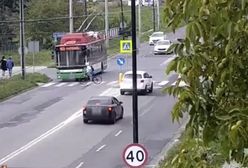 В Любліні велосипедистка потрапила під колеса тролейбуса (відео)