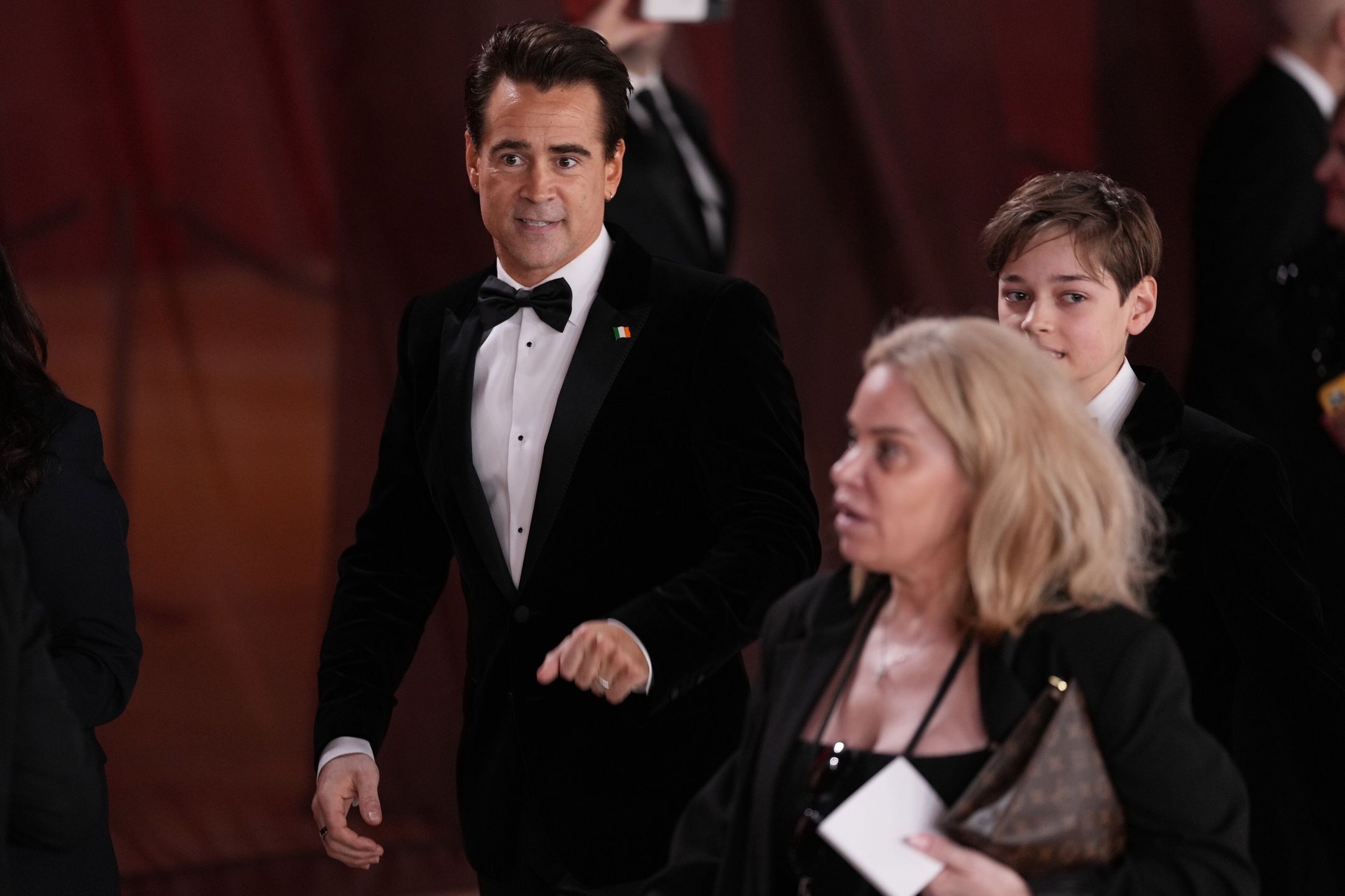 Arrivals - 95th Academy Awards
epa10518427 Colin Farrell (C) arrives for the 95th annual Academy Awards ceremony at the Dolby Theatre in Hollywood, Los Angeles, California, USA, 12 March 2023. The Oscars are presented for outstanding individual or collective efforts in filmmaking in 24 categories.  EPA/CAROLINE BREHMAN 
Dostawca: PAP/EPA.
CAROLINE BREHMAN