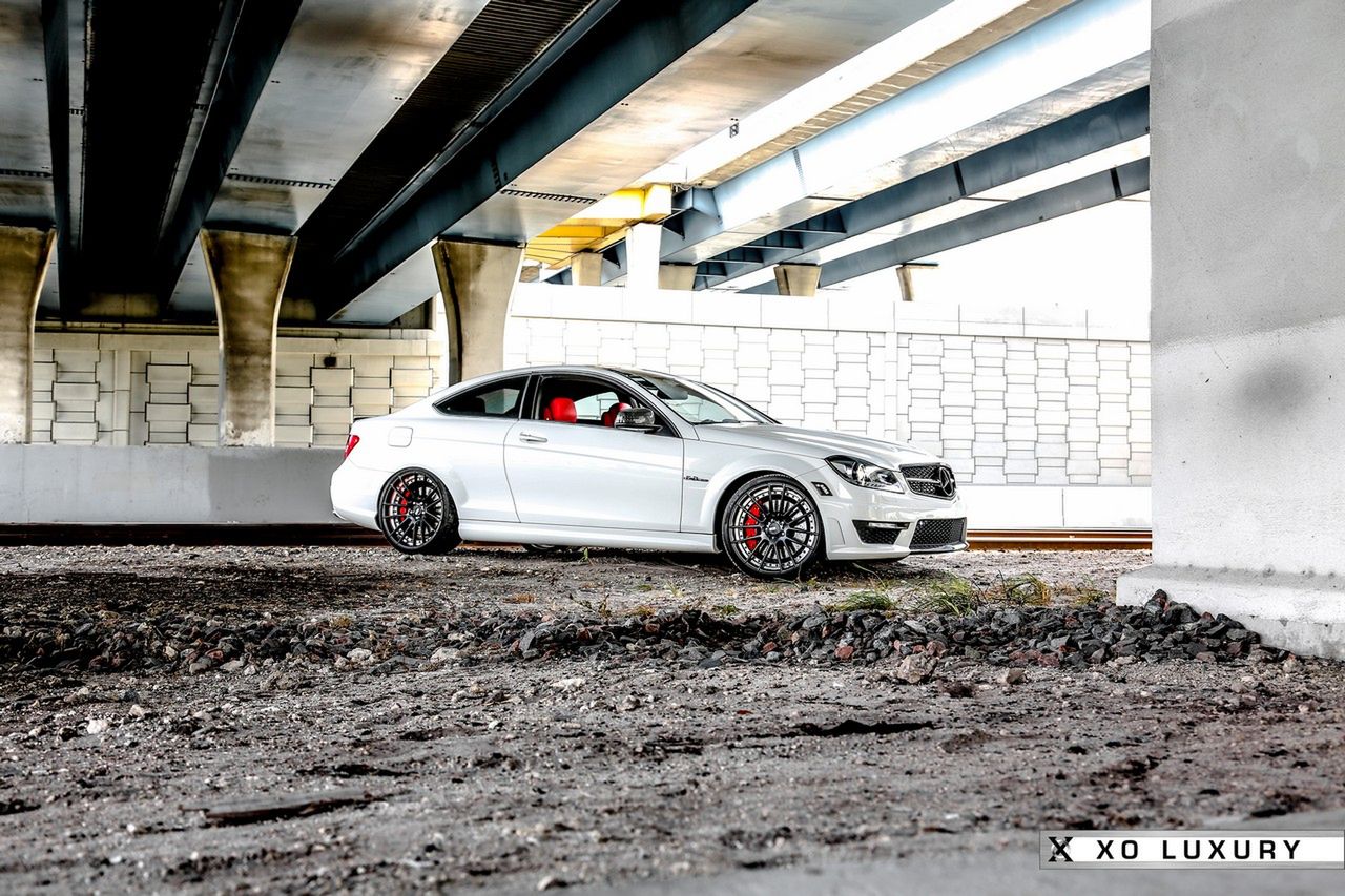 Mercedes-Benz C 63 AMG Coupé dopieszczony przez XO Luxury [galeria] 8