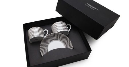 Porcelanowy serwis Aston Martin z wzorem włókna węglowego