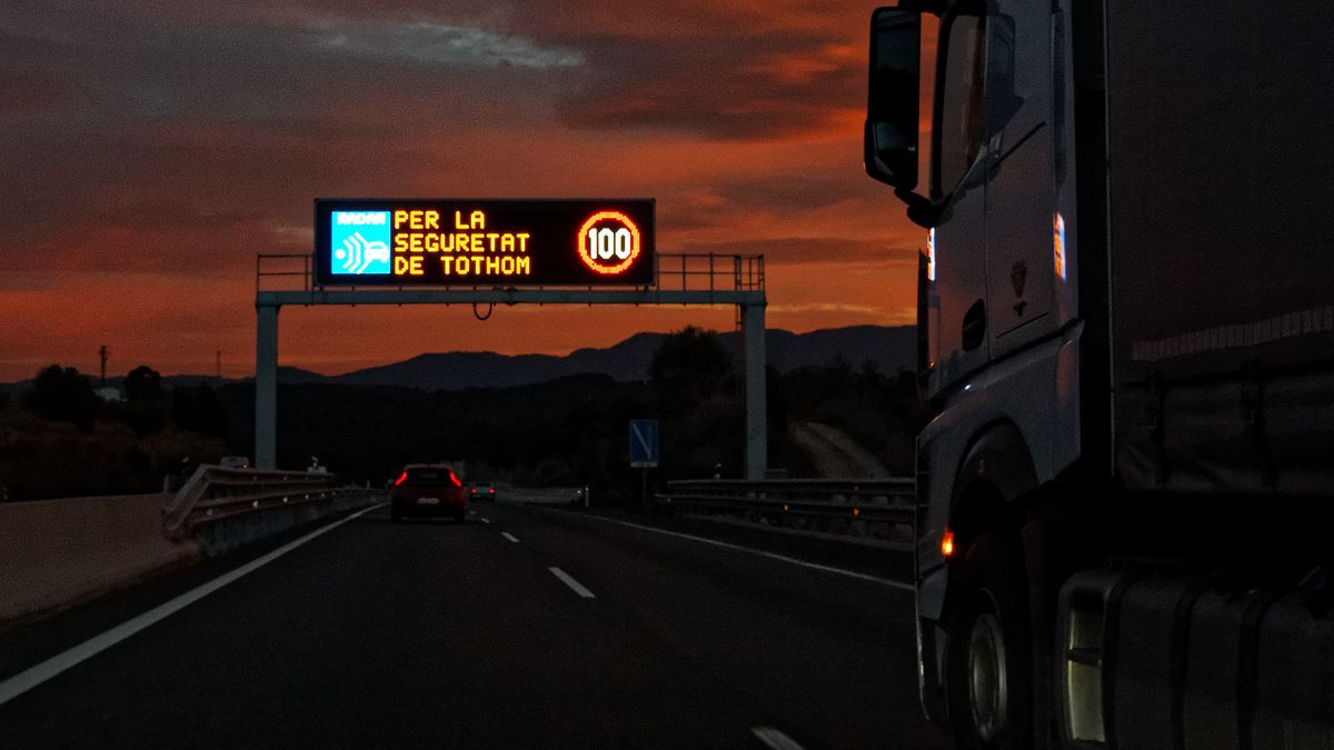 W niektórych krajach kierowcy są ostrzegani przed fotoradarami. Nie jest to jednak regułą