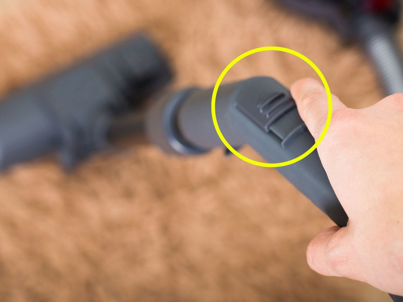 Vacuum cleaner hack: Sliding hole could prevent costly repairs