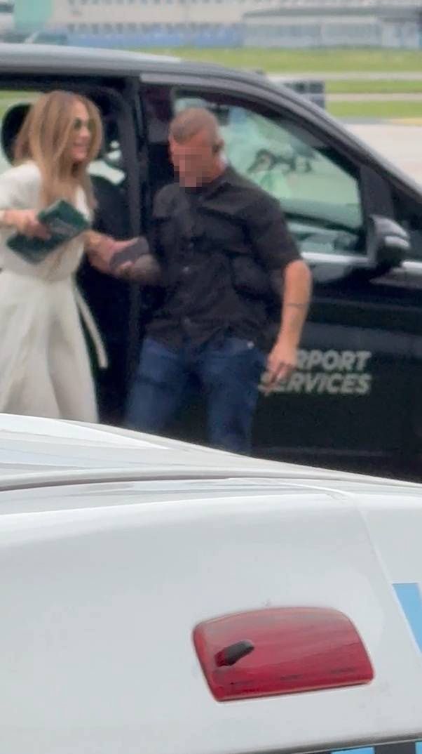 Jennifer Lopez na warszawskim lotnisku