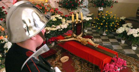 Strażacy oburzeni żądaniem proboszcza. Ksiądz odpowiada na zarzuty