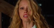 "MaXXXine": Mia Goth przerosła film. Ti West zrobił krok w tył