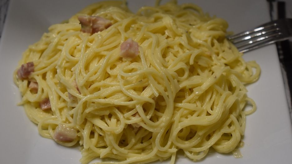 Spaghetti a'la carbonara. Niewiarygodnie kremowa i pyszna