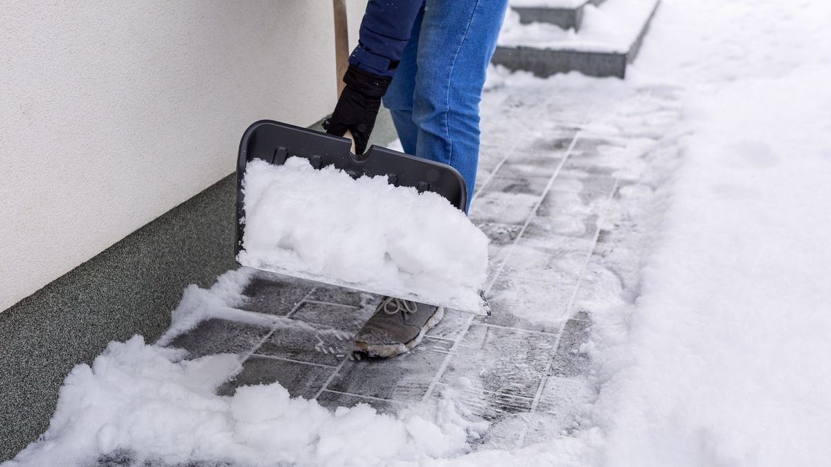Opady śniegu mają nadejść do Polski w piątek, 26 listopada 