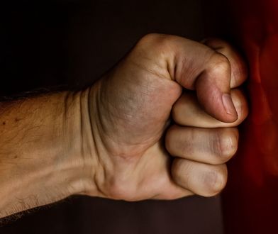 Śląskie. Dramat w Żorach. Nieskuteczny zakaz zbliżania. Mężczyzna brutalnie pobił partnerkę