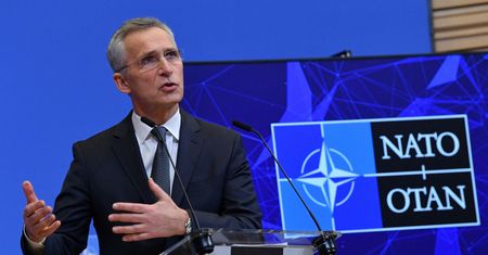 Ukraina. Jens Stoltenberg: rakiety przeciwlotnicze i broń przeciwpancerna od NATO