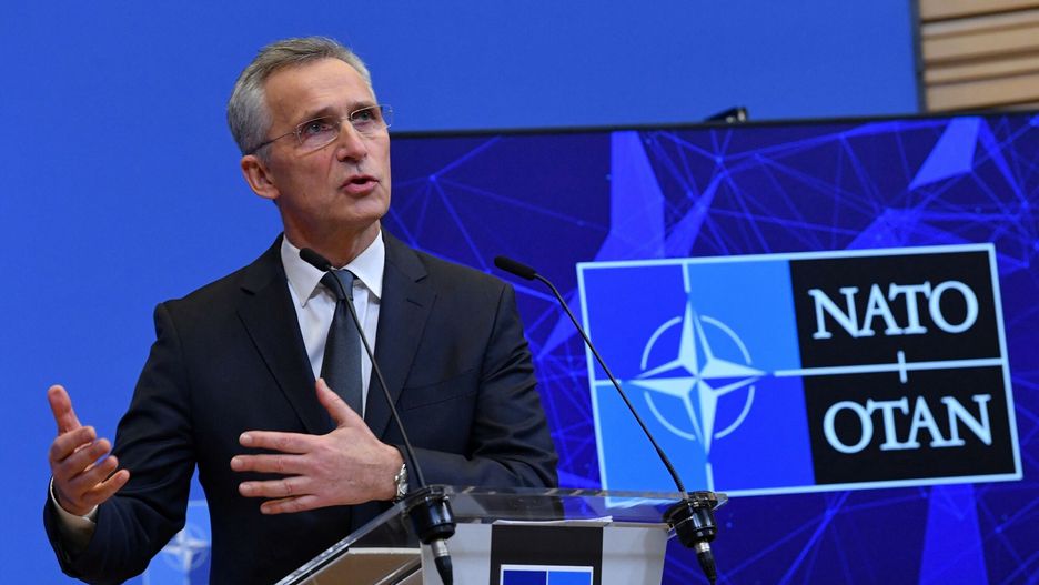 Ukraina. Stoltenberg: rakiety przeciwlotnicze i broń przeciwpancerna od NATO 