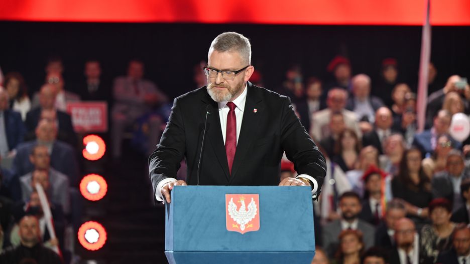 Grzegorz Braun
Krak�w, 12.04.2025. Wybory Prezydenta RP 2025 - kampania. Europose�, kandydat w wyborach prezydenckich Grzegorz Braun (C) na swojej konwencji wyborczej w Krakowie, 12 bm. (mr) PAP/Art Service
Art Service
kampania, kampania prezydencka 2025, kampania wyborcza, kandydat, krajowa, objazd kraju, otwarte, polityk, polityka, prezydencka, spotkanie, wizyta krajowa, wizyta polityk, wybory prezydenckie, wybory prezydenckie 2025