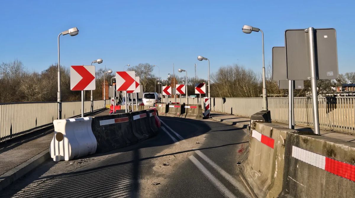 Codziennie ktoś próbuje się przecisnąć. Most w Kostrzynie w końcu zostanie zamknięty