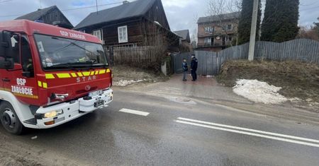 Pożar domu. Tragiczne ustalenia służb. "73-latek wszedł z kanistrem"