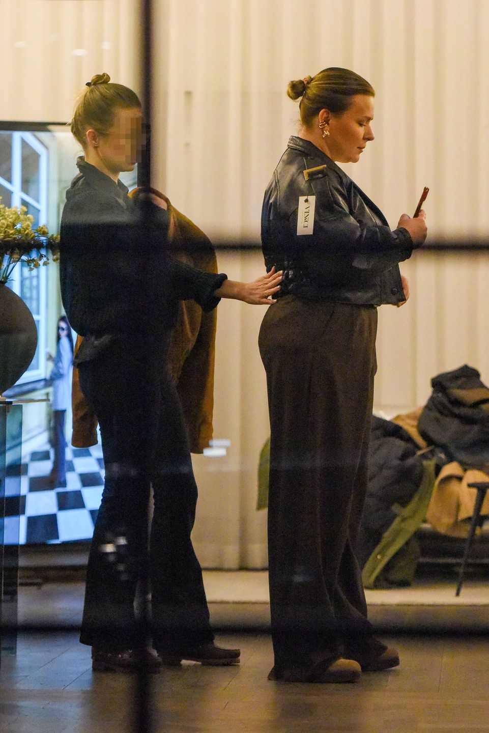 Aneta Zając stroi się w butiku
