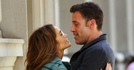 Jennifer Lopez i Ben Affleck ZARĘCZYLI SIĘ?! Paparazzi zauważyli u niej OGROMNY pierścionek (ZDJĘCIA)