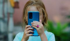 Influencerom spadają zasięgi. To skutek nowego prawa