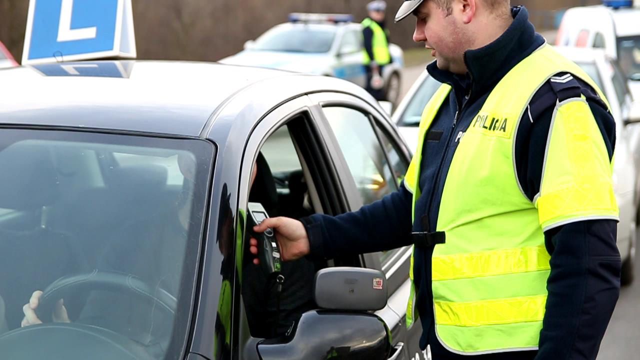 Kompletnie pijany na egzaminie. Prawa jazdy chyba już nie będzie