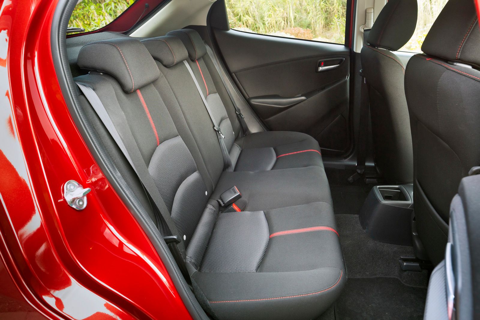 Europejska Mazda 2 – obszerna galeria zdjęć 44