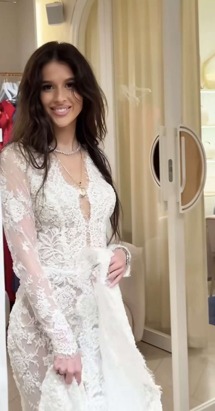 Karolina Domaradzka ocenia ŚLUBNĄ KREACJĘ Roksany Węgiel
