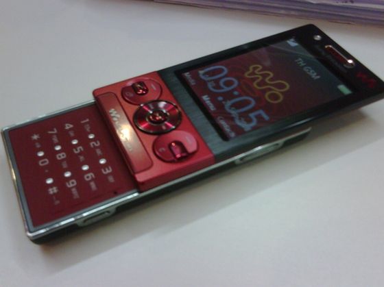 Sony Ericsson Rika w ognistej czerwieni 1