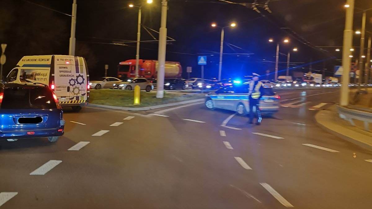Zamknięta ul. Jana Pawła II po potrąceniu kobiety przy ul. Tymiankowej