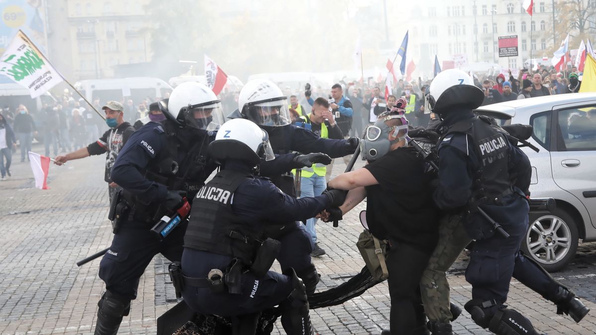 Policja podczas protestu przedsiębiorców